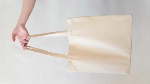 Hand with eco friendly shopper bag isolated on white background Video stock 207685537