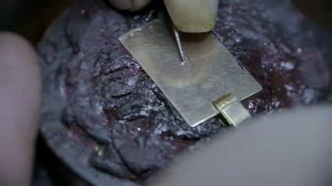 Hand engraving elegant cursive script letters into gold jewelry pendant closeup Stock-Footage 323383264