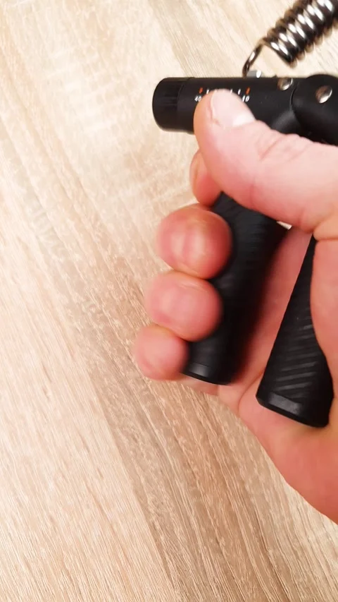 Hand expander vertical. Man holding exercise tool in his hand Vídeo Stock 347090337