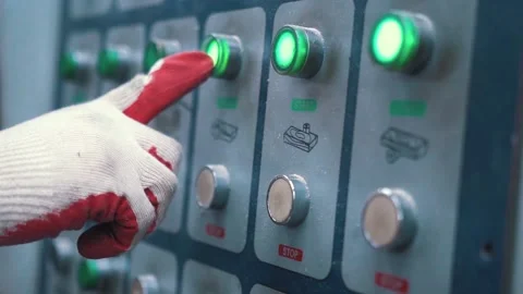 Hand finger press button start controling cnc machine flashing green light 스톡 동영상 150895566
