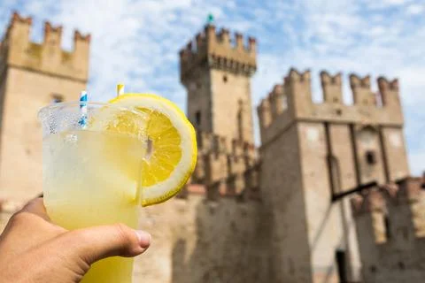 Hand with fresh cold lemonade. Concept for enjoy, relaxation, travel, summer. Foto stock