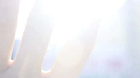 Hand In Front Of Sun Stockbeeldmateriaal 85297092