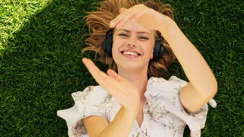 Hand gestures 스톡 동영상 107603372