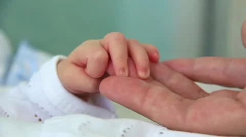 Hand in hand. Mother and newborn daughter in maternity hospital Stock Footage