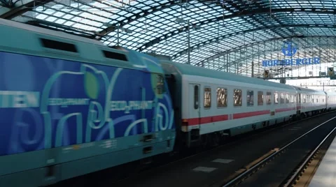 Hand held shot of  arriving train at Berlin Central Station in Berlin 스톡 동영상 67800612
