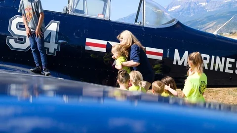 Hand held shot from the wing showing kids visiting the cockpit of Texan plane 스톡 동영상 115894571