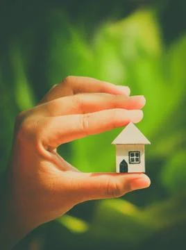 Hand hold home model Foto stock
