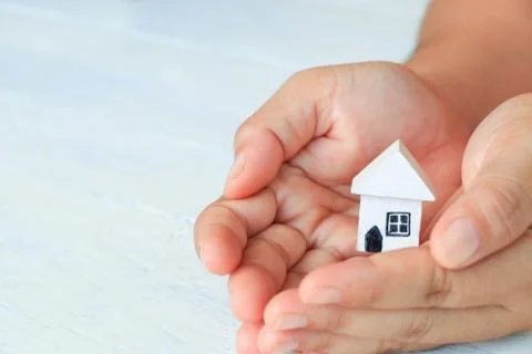 Hand hold home model Stock Photos
