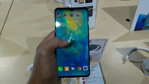  Hand hold Huawei mate 20 smartphone Stock Footage 99162963