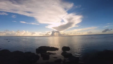 Hand hold low angle view of oceanic scene look out to pacific horizon with sunse Stock-Footage 253459398