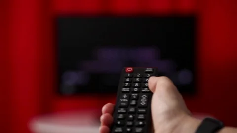Hand Hold Tv Remote Control. Tv On The Background. Stockbeeldmateriaal 103179673