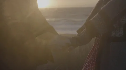 Hand Holding at the Beach - Log 스톡 동영상 85451154
