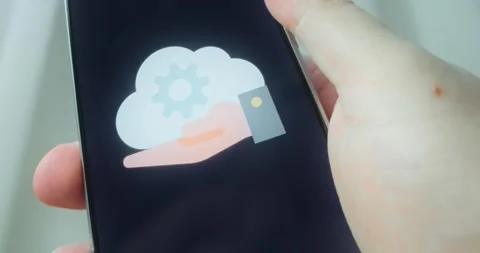 Hand holding a cloud with a gear inside, cloud computing concept, presentation Video stock 313443840