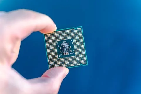 Hand holding CPU.  desktop CPU,  processoor. Informatic chip, PC component. M Foto stock