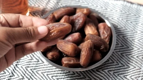 Hand is holding a dried dates fruit 動画素材 105626911