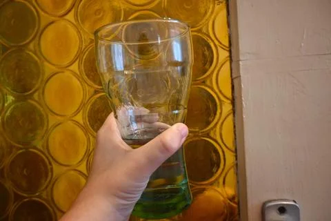 Hand holding a drinking glass Fotos de archivo