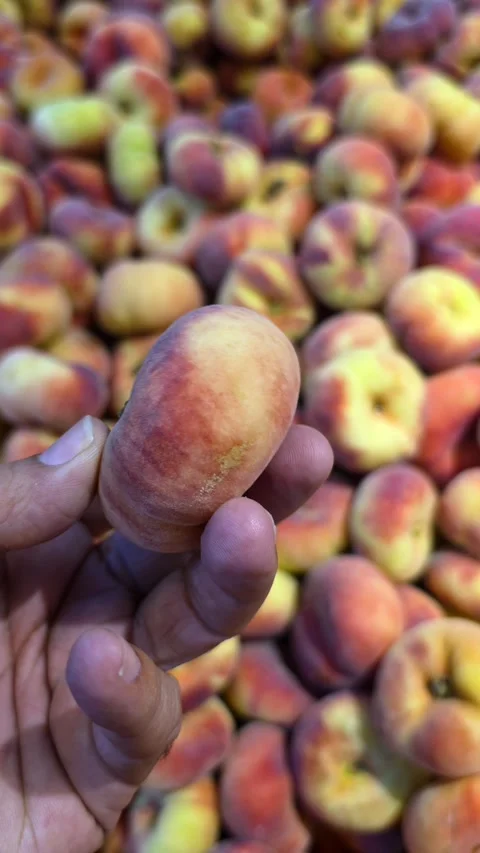 A hand holding Fig Peach while shopping in a supermarket 스톡 동영상 341554408