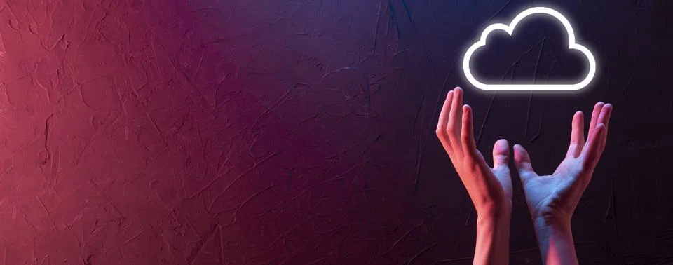 Hand holding icon cloud computing network and icon connection data informatio Foto stock