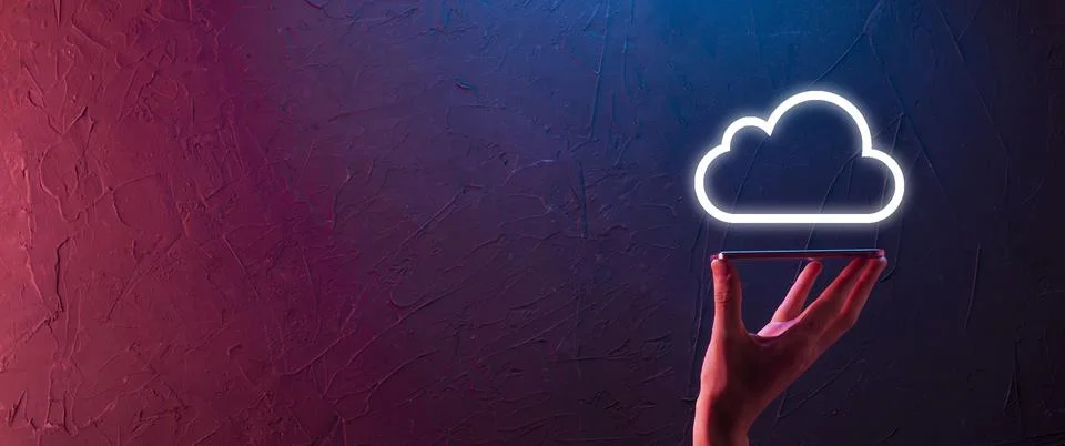 Hand holding icon cloud computing network and icon connection data informatio Foto stock