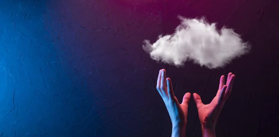 Hand holding icon cloud computing network and icon connection data informatio 스톡 사진