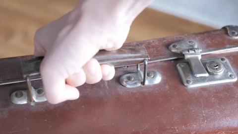 Hand holding an old suitcase Stock-Footage 88125600
