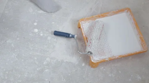 Hand holding a paint roller Stock-Footage 60596450