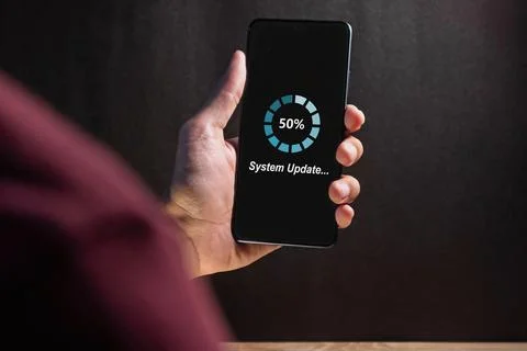 Hand holding a smartphone with software system or application update proces.. Foto stock