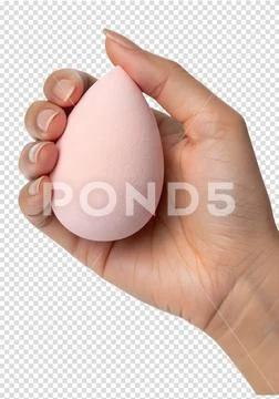 Hand holding soft pink makeup sponge isolated on transparent background PSD 템플릿