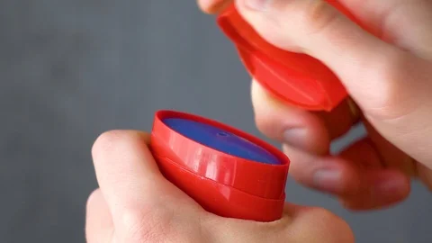 Hand holding a solid antiperspirant. solid antiperspirant advances Vídeos de archivo 104108547