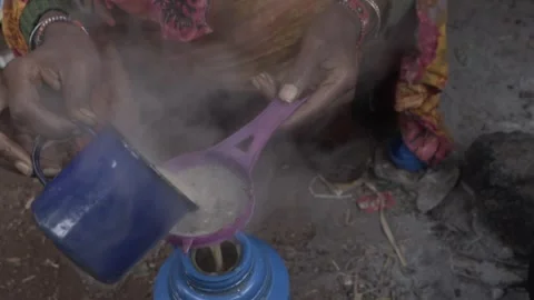 Hand holding a tea strainer as tea is poured into a thermos. Stock Footage 319989605