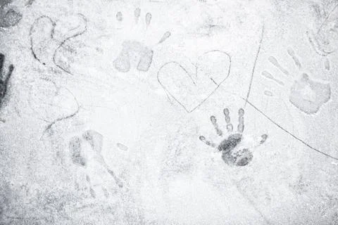Hand impression in fresh snow Stockfoto's