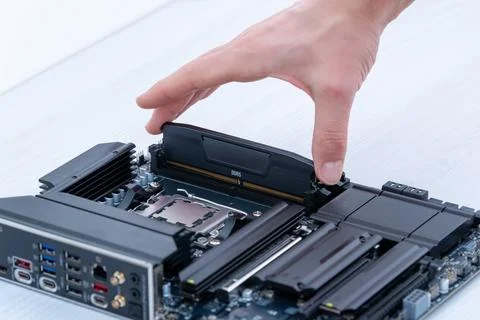 Hand inserting ddr5 memory module into motherboard slot, computer upgrade a.. 스톡 사진