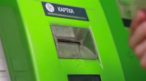Hand inserts a credit card in an ATM Stock-Footage 65403860