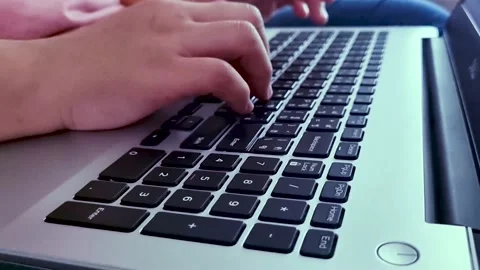 Hand on keyboard 스톡 동영상 195098765