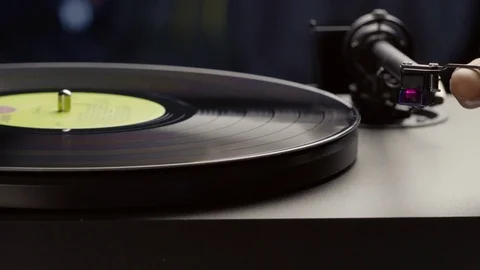 Hand laying needle on vinyl record Stock-Footage 79535742