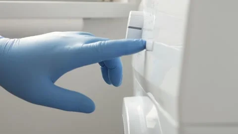 A Hand Loading and Starting the Washing Machine from Button.  Vídeos de archivo 233290410