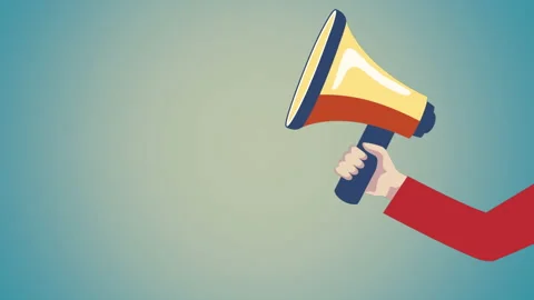 Hand with loadspeaker announcing something important over blue background. 库存影片 132370827