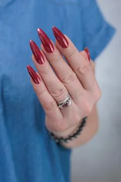 Hand with long nails and bright blue manicure Stock-Fotos