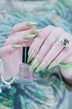 Hand with long nails and light green manicure Stockfoto's