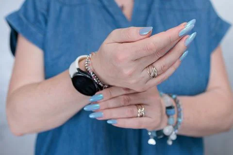 Hand with long nails and light baby blue manicure Foto stock
