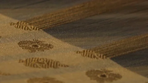 Hand loom Fabric weaving in Varanasi, India Video stock 108335953