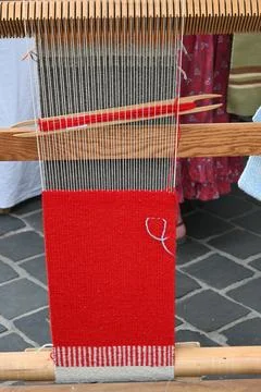 Hand loom weaving red textile Stock-Fotos