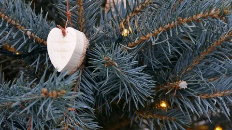 Hand made Christmas tree decorations Vídeo Stock 99686725