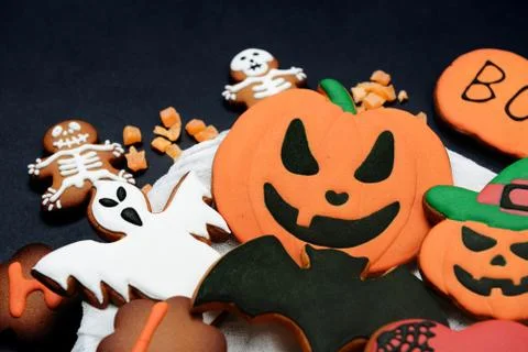 The hand-made eatable gingerbread Halloween pumpkin, ghosts, bat and sceleton Stock Photos