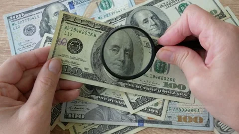 Hand with magnifying glass checking 100 USA dollar banknote on money backgr.. 스톡 동영상 314394997
