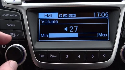 Hand makes canges sound quieter Silence radio wave station FM car digital radio Видео 144425260