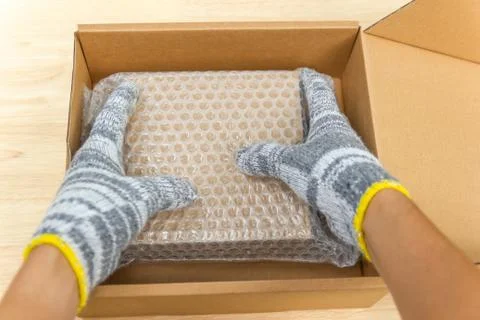 Hand of man hold bubble wrap, for protection parcel product cracked 스톡 사진