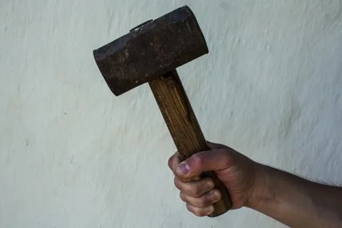 The hand of a man with a large hammer Stock-Fotos