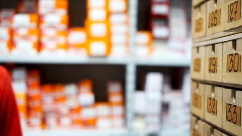 Hand of man open the drawer to bring out a wooden box. Footage. Closeup view on Vidéo 128589042