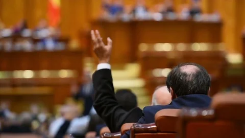Hand of a man raised in the air during a voting procedure Vídeo Stock 84416030